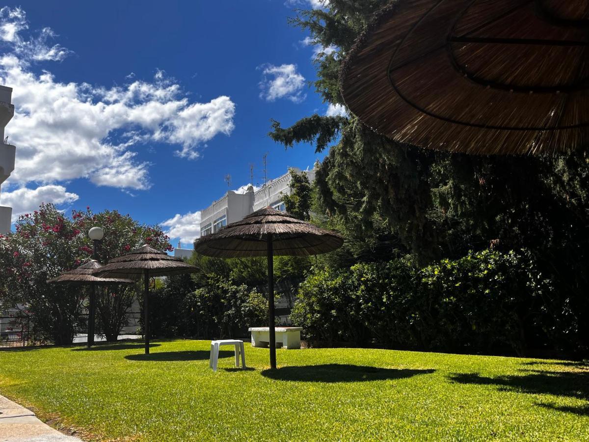 Eat, Sleep, Wander! Appartement Quarteira Buitenkant foto